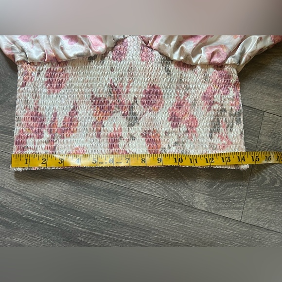 NWOT! Guess pink peach floral flutter sleeve smocked waist coquette top. Size XL - Picture 14 of 15